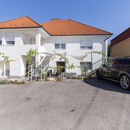 Deli Terasz B Apartman Free Parking, Self-Check-In Anytime Дьёр Экстерьер фото
