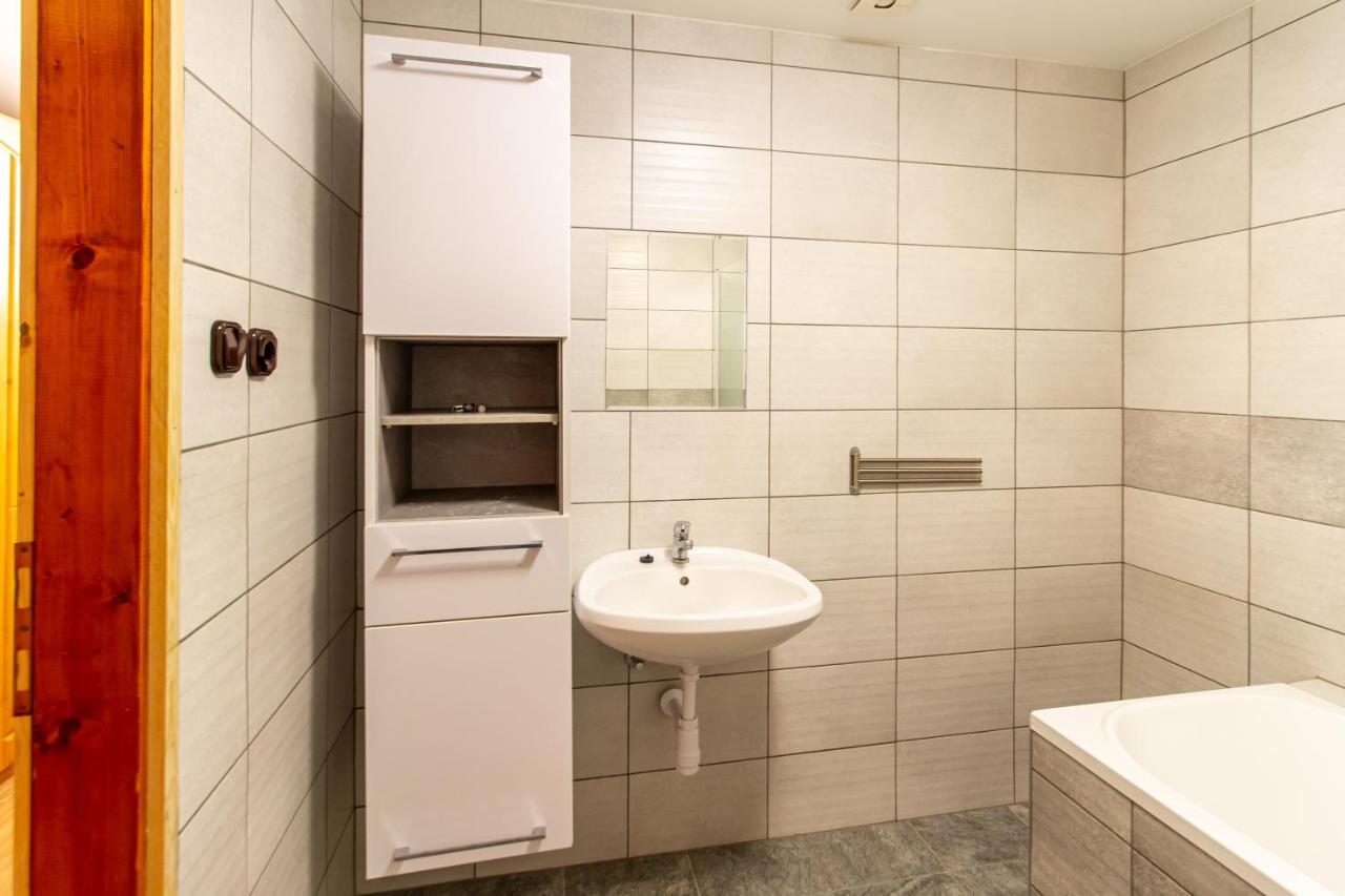 Апартаменты Deli Terasz B Apartman Free Parking, Self-Check-In Anytime Дьёр Экстерьер фото