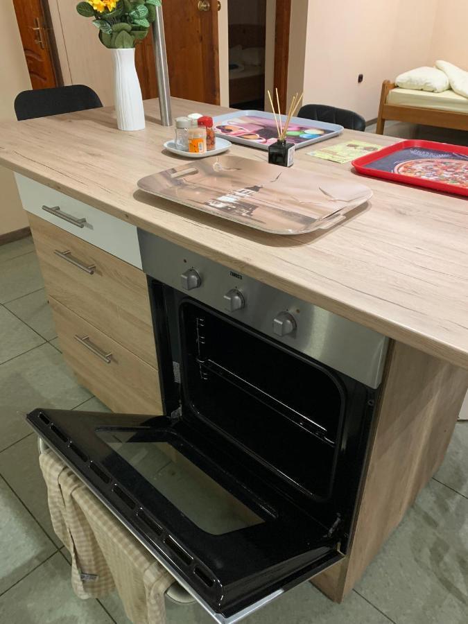 Deli Terasz B Apartman Free Parking, Self-Check-In Anytime Дьёр Экстерьер фото