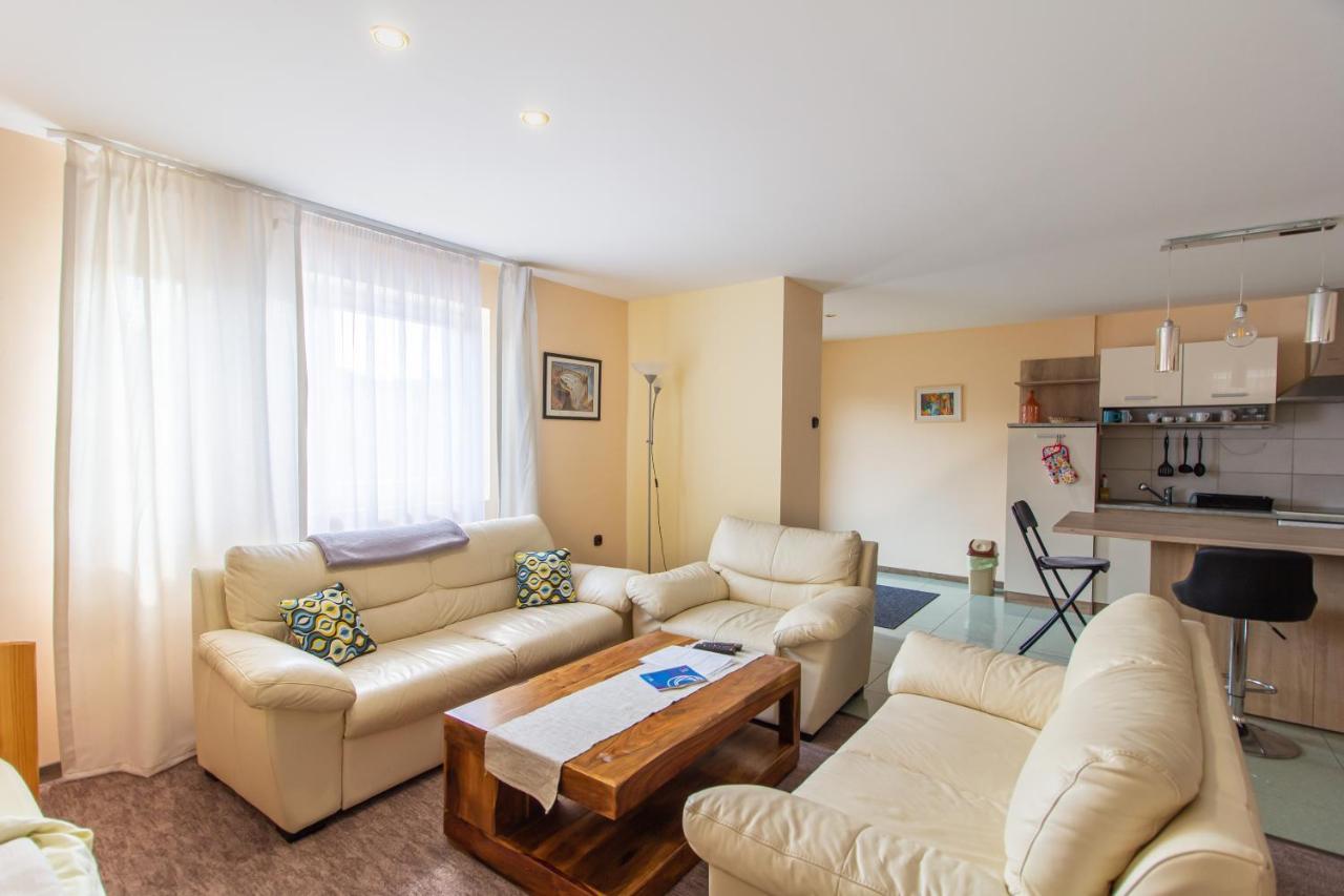 Deli Terasz B Apartman Free Parking, Self-Check-In Anytime Дьёр Экстерьер фото
