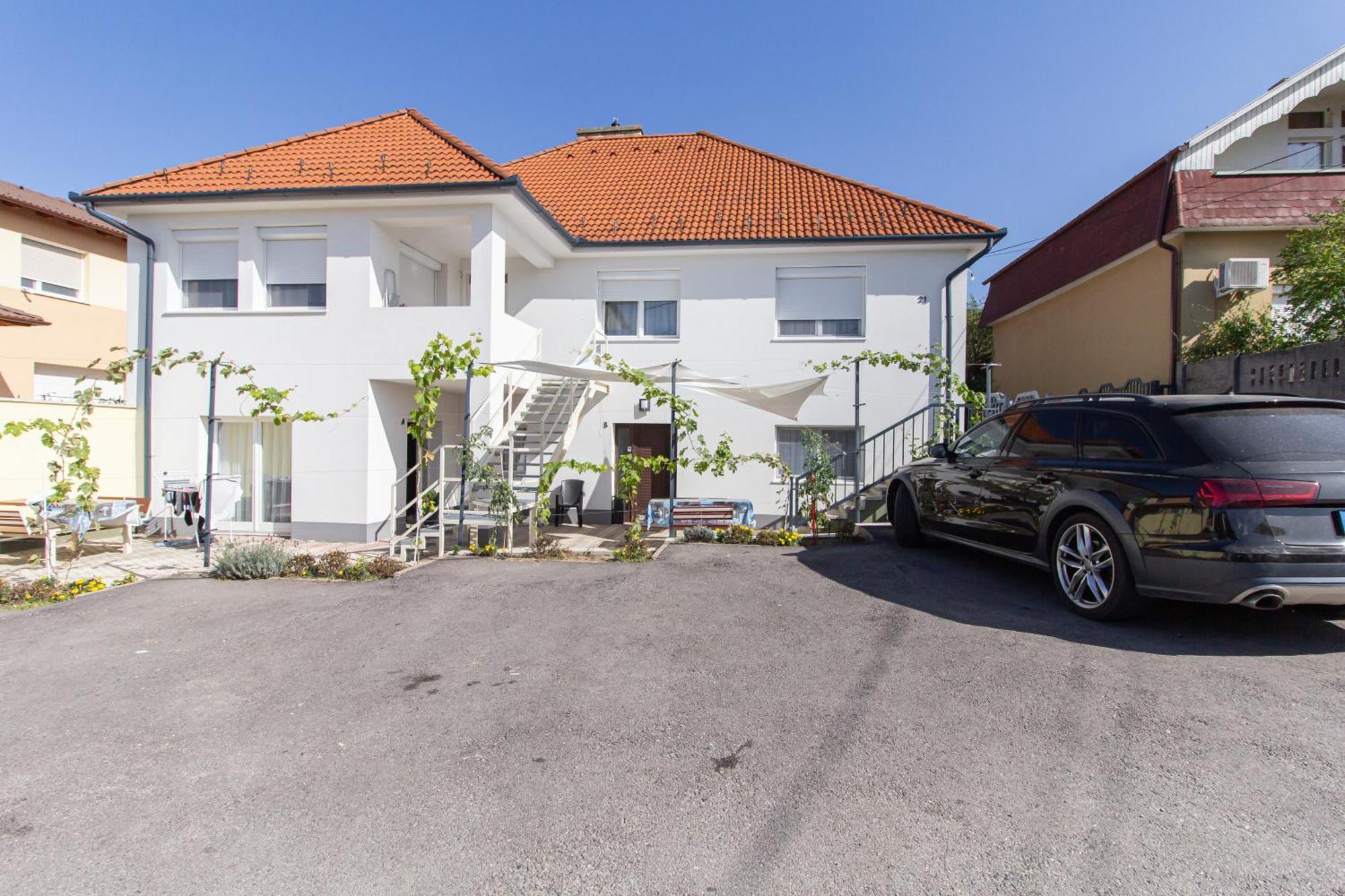 Deli Terasz B Apartman Free Parking, Self-Check-In Anytime Дьёр Экстерьер фото